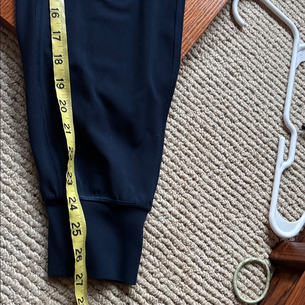 lululemon Align™ High-Rise Jogger. Yoga pants. Lounge wear. With pockets. Size 6 - Picture 10 of 12